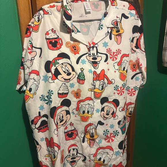 Men’s Christmas Disney button up
Size xl - Picture 1 of 1